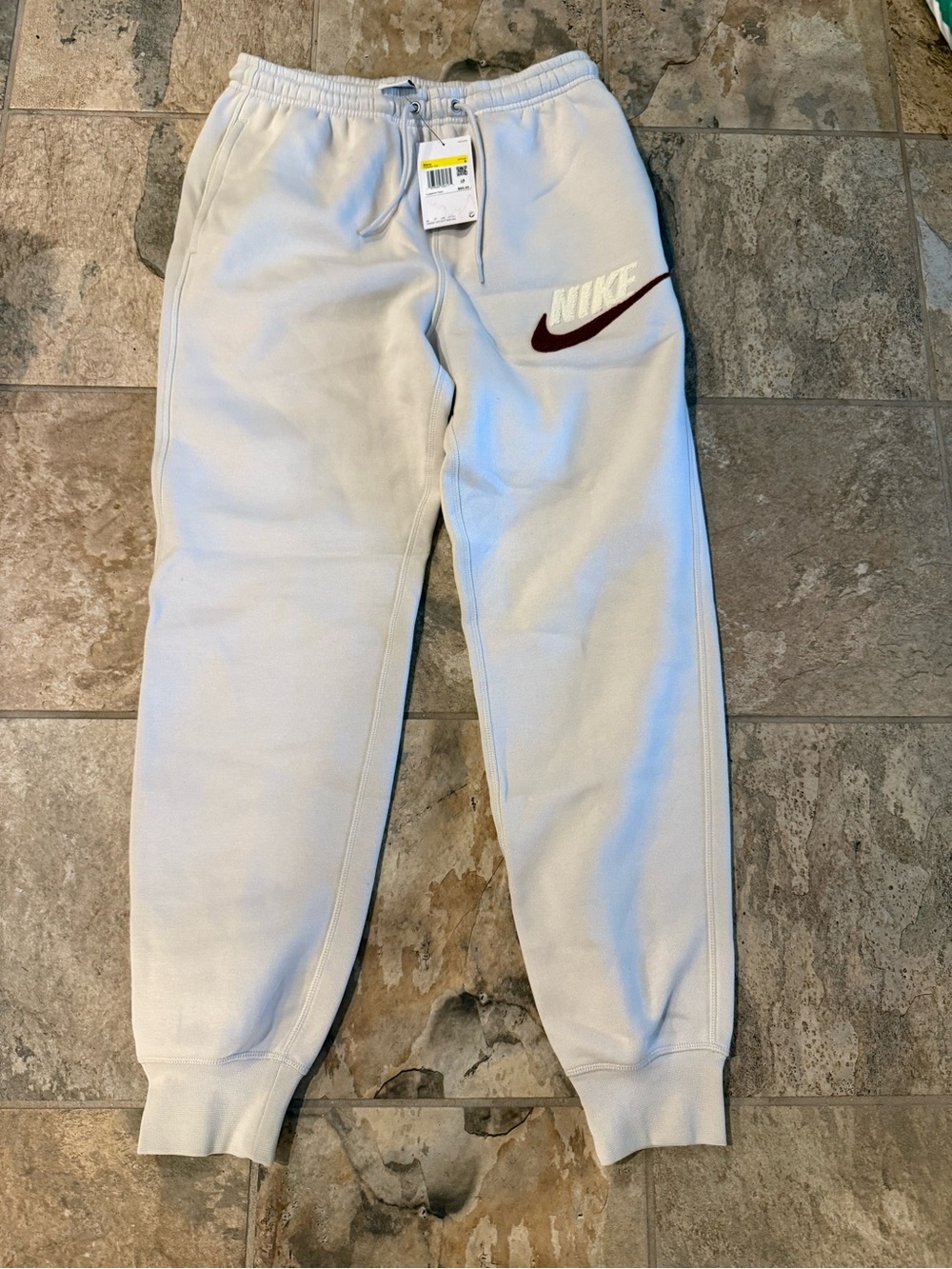 NWTNike Men’s White Fleece Jogger Pants with Burgundy Swoosh size Small